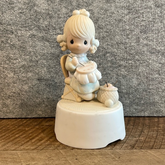 Precious Moments Johnathan and David “Mother Sew Dear” music box. - Picture 1 of 5